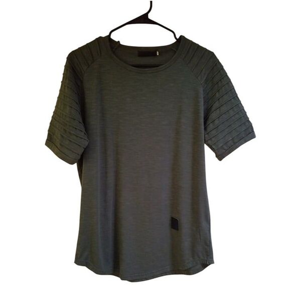 Fashion Women's Green T-Shirt – Size Medium - Picture 1 of 6